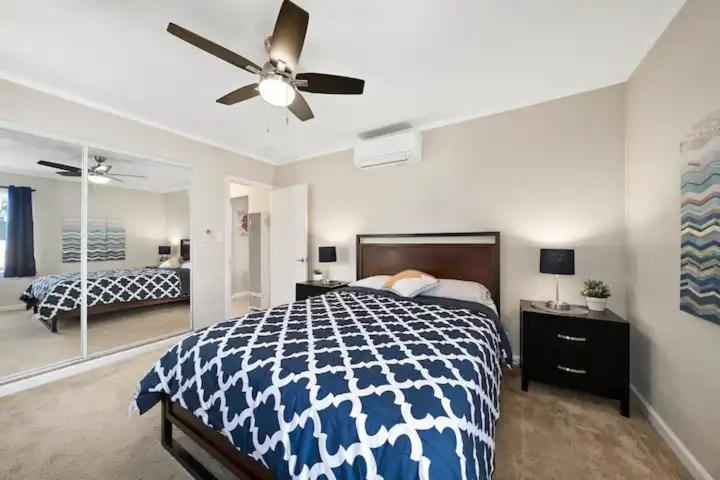 Spacious Centrally Located New 2 Bedroom Property! Сasa de vacaciones *