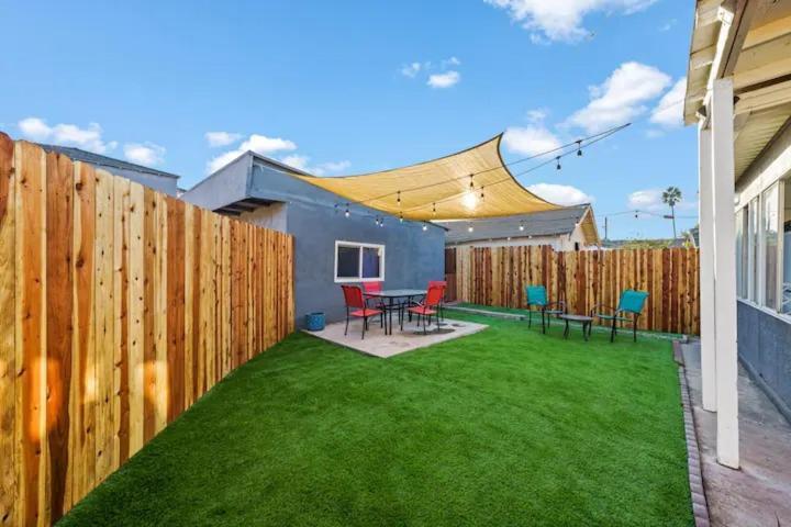Spacious Centrally Located New 2 Bedroom Property! Holiday home