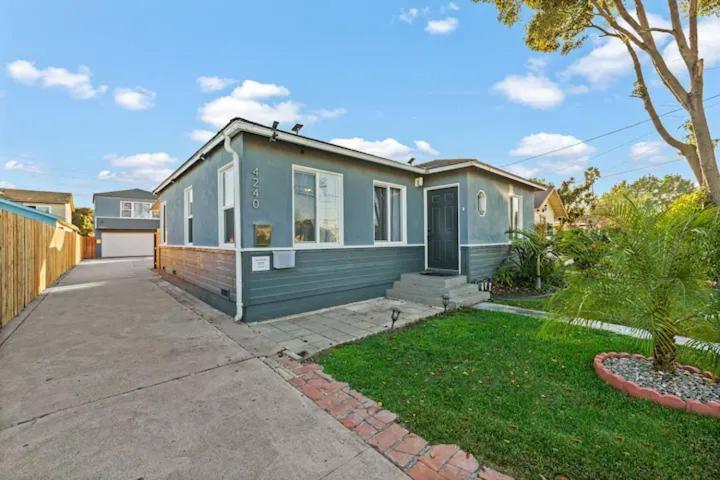 Holiday home Spacious Centrally Located New 2 Bedroom Property! *