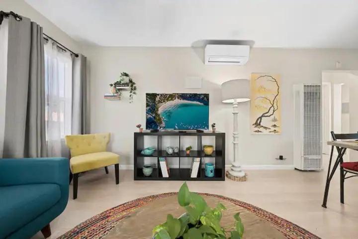 Spacious Centrally Located New 2 Bedroom Property! Holiday home Inglewood