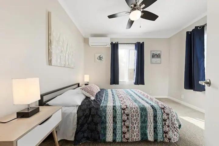 Spacious Centrally Located New 2 Bedroom Property! Holiday home *