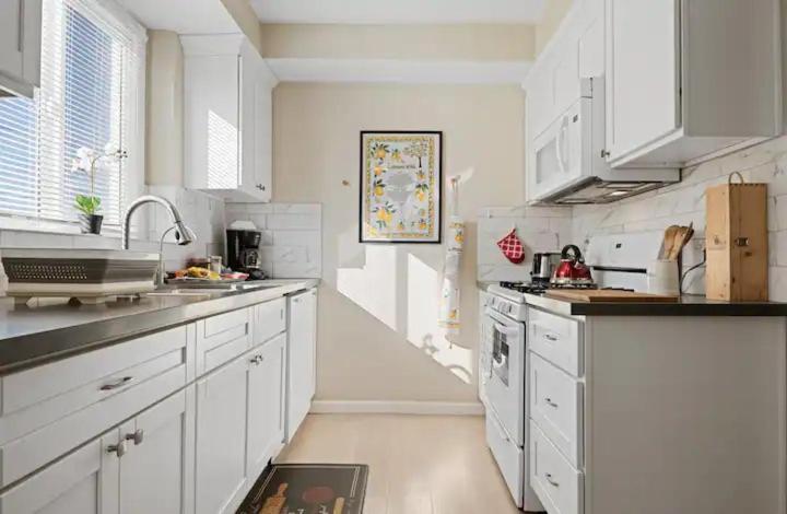 Spacious Centrally Located New 2 Bedroom Property!